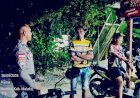 Bhabinkamtibmas-Polsek-Wewiku-Aktif-Sambangi-Warga-Saat-Patroli-Malam,-Ciptakan-Situasi-Aman-dan-Kondusif