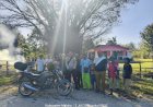 Bhabinkamtibmas-Bersama-Warga-Gelar-Jumat-Bersih,-Perkuat-Semangat-Gotong-Royong-di-Desa-Rainawe