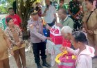 Wakil-Bupati-Malaka-Tinjau-Korban-Kebakaran-di-Numponi,-Polri-Dampingi-Penyaluran-Bantuan-Pemerintah