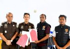Polres-Malaka-Limpahkan-Tersangka-Kasus-Dugaan-Korupsi-Dana-Desa-Nabutaek-Tahap-II-ke-Kejaksaan-Negeri-Belu