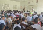 Polisi-Sahabat-Anak,-Bhabinkamtibmas-Polsek-Malaka-Timur-Tanamkan-Nilai-Anti-Perundungan-kepada-Peserta-MPLS-SMPK-Seon