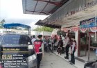 Dukung-Kelancaran-Pelayanan-Pertamina,-Sat-Samapta-Polres-Malaka-Atur-Antrean-Kendaraan-di-SPBU-Laran