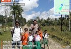 Polsek-Rinhat-Hadir-Sebagai-Polisi-Sahabat-Anak,-Berikan-Edukasi-Humanis-Saat-Temui-Pelajar-Pulang-Sekolah