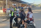 Wujud-Kepedulian-kepada-Masyarakat,-Sat-Lantas-Polres-Malaka-Hadir-Jaga-Keselamatan-Pengguna-Jalan-di-Kota-Betun