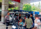 Polsek-Wewiku-Hadir-di-APMS-Webriamata,-Pastikan-Antrean-BBM-Tertib-dan-Pelayanan-Berjalan-Aman