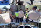 Rp85,9-Juta-Bantuan-Terkumpul,-Kapolres-Malaka-Lepas-1-Truk-Dalmas-dan-1-Mobil-D-Max-untuk-Saudara-Terdampak-Bencana-di-Flores