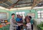 Bhabinkamtibmas-Hadir-dalam-Penyaluran-BLT-DD,-30-Keluarga-di-Desa-Uabau-Terima-Bantuan