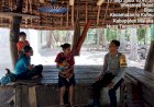 Dari-Rumah-ke-Rumah,-Bhabinkamtibmas-Tunabesi-Bangun-Kedekatan-dan-Kepedulian-Bersama-Warga