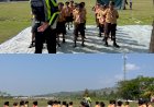 Satlantas-Polres-Malaka-Tanamkan-Disiplin-dan-Kepercayaan-Diri-Siswa-Melalui-Latihan-PBB-di-SDK-St.-Kamariam-Kamanasa