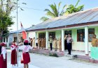 Polisi-Peduli-Pendidikan,-Kapolres-Malaka-Pimpin-Upacara-di-SDI-Betun-Kota,-Tanamkan-Disiplin-dan-Semangat-Meraih-Cita-Cita