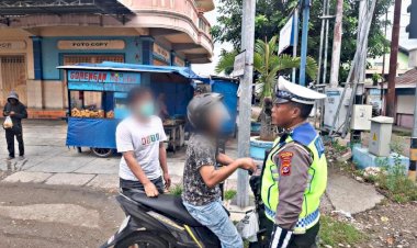 Satlantas-Polres-Malaka-Edukasi-Pengendara-di-Kota-Betun,-Tekankan-Keselamatan-Berlalu-Lintas