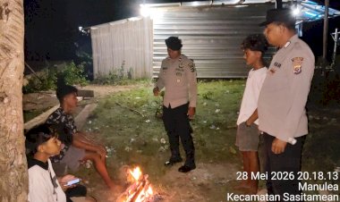 Polisi-Hadir-di-Malam-Hari,-Warga-Sasitamean-Diajak-Bersama-Cegah-Curanmor-dan-Gangguan-Kamtibmas