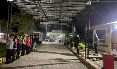 Disiplin-dan-Kesiapsiagaan-Personel-Terjaga,-Polres-Malaka-Laksanakan-Apel-Pengecekan-Piket-dan-Tahanan