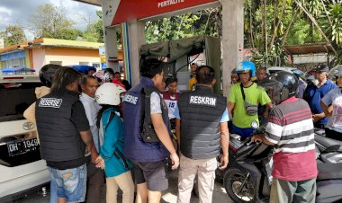 Satreskrim-Polres-Malaka-Tertibkan-Antrean-BBM,-Pastikan-Distribusi-Berjalan-Lancar-dan-Tepat-Sasaran
