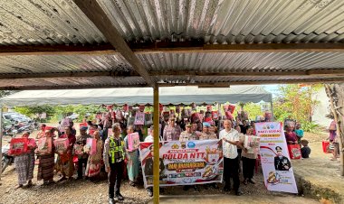Sambut-HUT-Bhayangkara-ke-80,-Polres-Malaka-Salurkan-Bantuan-Sosial-Sembako-untuk-Masyarakat-Desa-Kamanasa