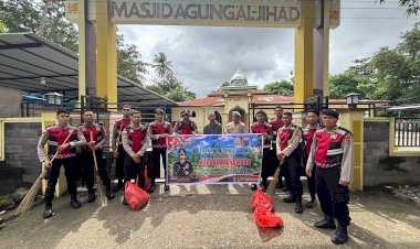 Menyambut-Hari-Bhayangkara-ke-80,-Sat-Samapta-Polres-Malaka-hadir-menjaga-kebersihan-rumah-ibadah