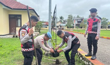 Sat-Samapta-Polres-Malaka-tanam-bibit-pohon,-wujud-nyata-kepedulian-terhadap-kelestarian-lingkungan