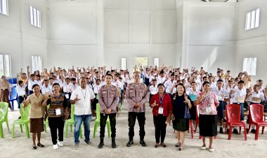 Polsek-Malaka-Tengah-Bekali-Peserta-MPLS-SMP-Negeri-1-Malaka-Tengah-dengan-Edukasi-Kenakalan-Remaja,-Tertib-Berlalu-Lintas,-dan-Bahaya-NAPZA