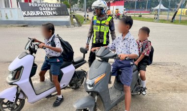Sat-Lantas-Polres-Malaka-Edukasi-Anak-Anak,-Sepeda-Listrik-Dilarang-Digunakan-di-Jalan-Raya