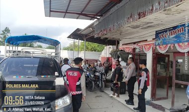 Dukung-Kelancaran-Pelayanan-Pertamina,-Sat-Samapta-Polres-Malaka-Atur-Antrean-Kendaraan-di-SPBU-Laran