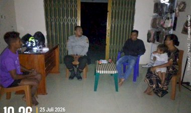 Anggota-Polsek-Laenmanen-Sambangi-Warga-dari-Rumah-ke-Rumah,-Edukasi-Kamtibmas-untuk-Cegah-Kenakalan-Remaja