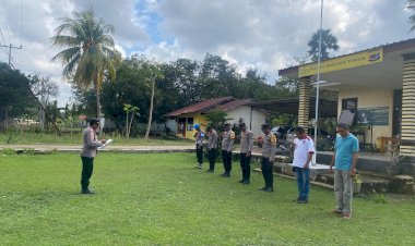 Kapolsek-Malaka-Timur-Tekankan-Disiplin-dan-Profesionalisme-Personel-Melalui-Apel-Pagi-Rutin