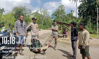 Patroli-siang-Polsek-Rinhat-perkuat-imbauan-kamtibmas,-warga-diajak-cegah-konflik-dan-curanmor