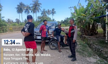 Di-Tengah-Teriknya-Siang,-Polisi-Tetap-Hadir-Berikan-Himbauan-Kamtibmas-Menjaga-Warga-Kobalima