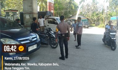 Polsek-Wewiku-Kawal-Antrean-BBM,-Pastikan-Pengisian-Berjalan-Aman-dan-Tertib