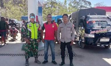 Polri-Hadir-di-Tengah-Antrean-BBM,-Polsek-Sasitamean-Jaga-Penyaluran-di-APMS-Umutnana-Tetap-Kondusif