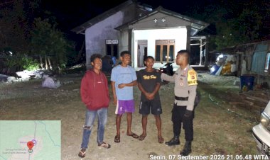 Malam-Hari-Polisi-Tetap-Hadir,-Polsek-Weliman-Pastikan-Lingkungan-Warga-Aman