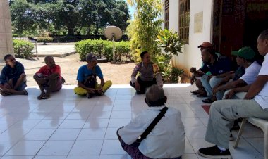 Dari-Rumah-ke-Rumah,-Bhabinkamtibmas-Tunabesi-Bangun-Kesadaran-Warga-Jaga-Lingkungan-dan-Kamtibmas
