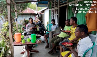 Duduk-Semeja-Bersama-Warga,-Bhabinkamtibmas-Tunabesi-Bangun-Kedekatan-Penuh-Kekeluargaan