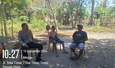 Dari-Rumah-ke-Rumah,-Bhabinkamtibmas-Kobalima-Bangun-Kepedulian-Warga-Jaga-Kamtibmas