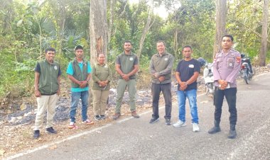 Polsek-Malaka-Tengah-Bersama-Kehutanan-dan-Warga-Patroli-Hutan-Jati-Kateri,-Cegah-Karhutla-Sejak-Dini