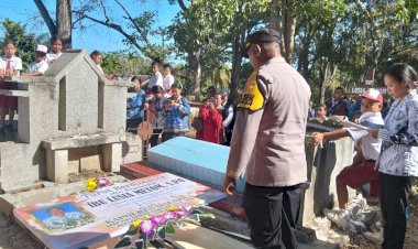 Polsek-Sasitamean-Hadir-Berikan-Pengamanan-Pemakaman,-Wujud-Kepedulian-Polri-kepada-Masyarakat