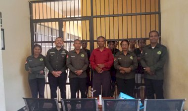 Di-Balik-Ruang-Tahanan,-Ada-Hati-yang-Terus-Dibina:-Polres-Malaka-Hadirkan-Penguatan-Iman-bagi-Tahanan