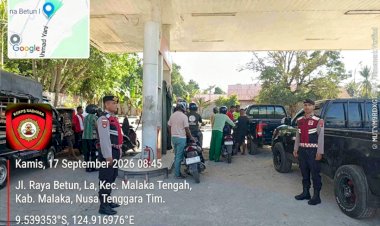 Polisi-Hadir-di-SPBU-dan-Ruang-Publik,-Samapta-Polres-Malaka-Jaga-Keamanan-Sekaligus-Keselamatan-Warga