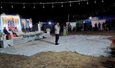 Jaga-Keamanan-Pesta-Pernikahan,-Polsek-Sasitamean-Sampaikan-Imbauan-Kamtibmas-kepada-Warga