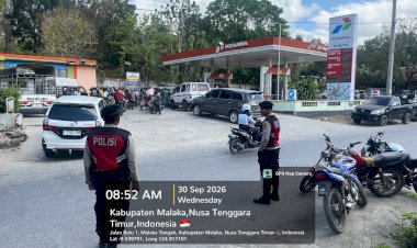 Hadir-di-Tengah-Aktivitas-Warga,-Samapta-Polres-Malaka-Kawal-Kelancaran-dan-Keselamatan-Masyarakat