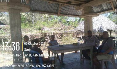 Polsek-Rinhat-Edukasi-Warga-Perkuat-Kewaspadaan,-Cegah-Gangguan-Kamtibmas