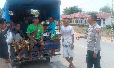 Patroli-Kamtibmas-di-Desa-Uabau,-Polsek-Laenmanen-Ajak-Masyarakat-Cegah-Gangguan-Keamanan