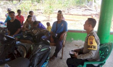 Bhabinkamtibmas-Sambangi-Warga-Desa-Tunmat,-Ajak-Bersama-Jaga-Kamtibmas-dan-Cegah-Kebakaran-Hutan