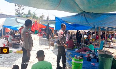 Pasar-Wanibesak-Aman-dan-Tertib,-Polsek-Wewiku-Hadir-Berikan-Rasa-Nyaman-kepada-Masyarakat