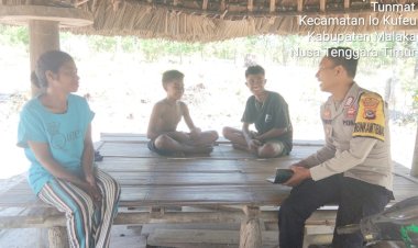 Perkuat-Kepercayaan-Masyarakat,-Bhabinkamtibmas-Polres-Malaka-Hadir-Membawa-Pesan-Kedamaian