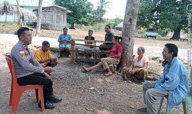Patroli-Siang-Polsek-Laenmanen,-Polri-Ajak-Warga-dan-Generasi-Muda-Jaga-Kedamaian-di-Malaka