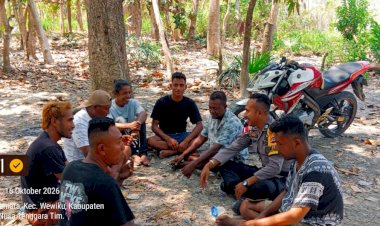 Tanpa-Sekat-dengan-Masyarakat,-Bhabinkamtibmas-Hadir-Membawa-Rasa-Aman-di-Desa-Halibasar