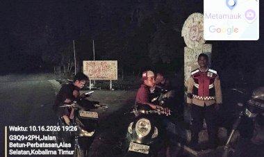 Patroli-Malam-di-Kobalima,-Polri-Ajak-Warga-Jaga-Lingkungan-demi-Rasa-Aman-Bersama