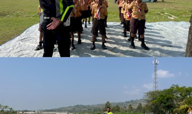 Satlantas-Polres-Malaka-Tanamkan-Disiplin-dan-Kepercayaan-Diri-Siswa-Melalui-Latihan-PBB-di-SDK-St.-Kamariam-Kamanasa