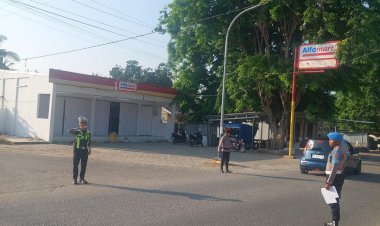 Jaga-Keselamatan-di-Jam-Sibuk,-Polres-Malaka-Perkuat-Kehadiran-Personel-di-Pertigaan-Kamanasa